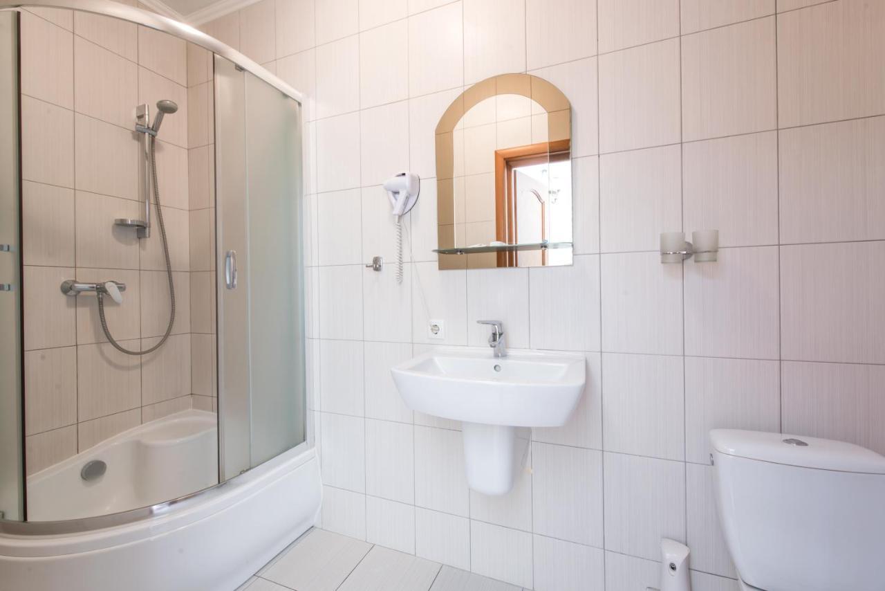 Stanislaviv Hotel Ivano Frankivsk Bagian luar foto