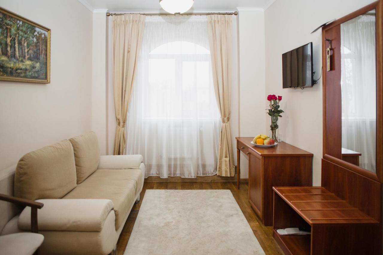 Stanislaviv Hotel Ivano Frankivsk Bagian luar foto